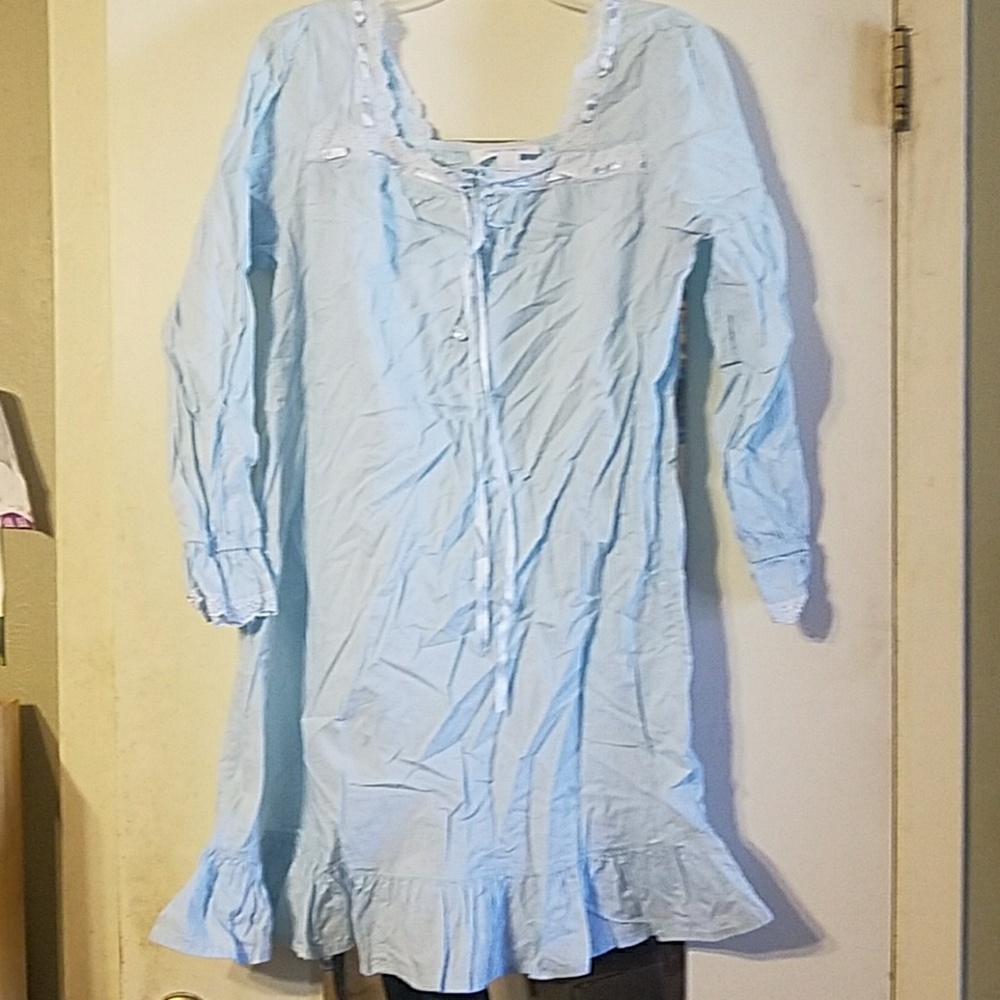 Vintage style nightgown.